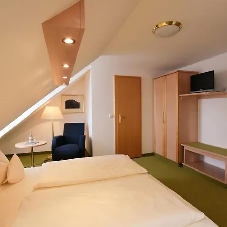 Zollersteighof 3*
