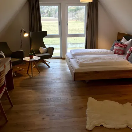 Zollersteighof 3*
